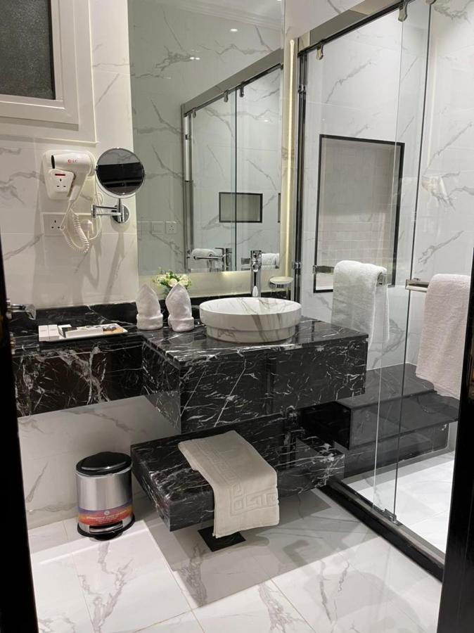 Private Oasis: Modern Self-check-in Apartment *