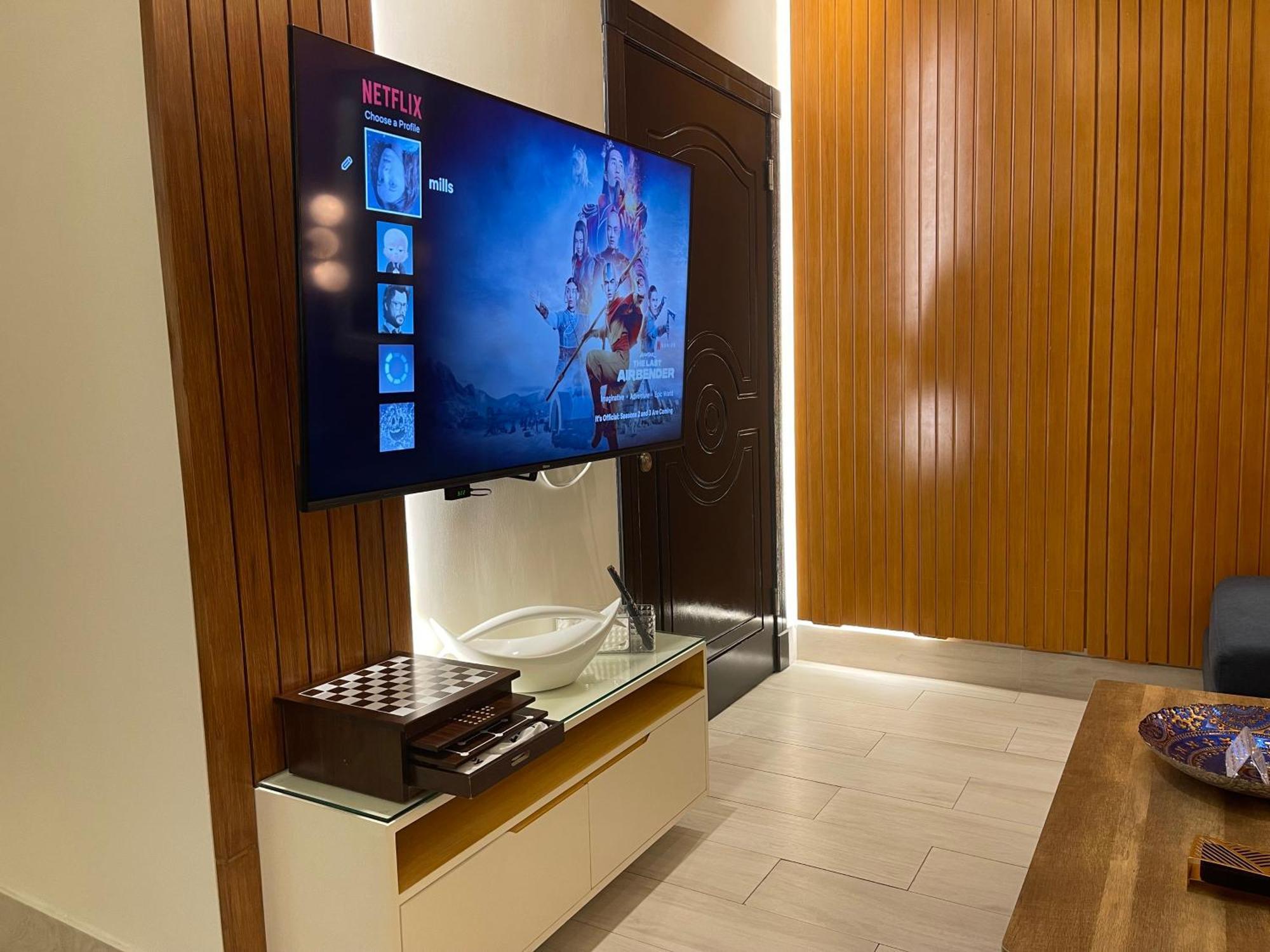 Private Oasis: Modern Self-check-in *