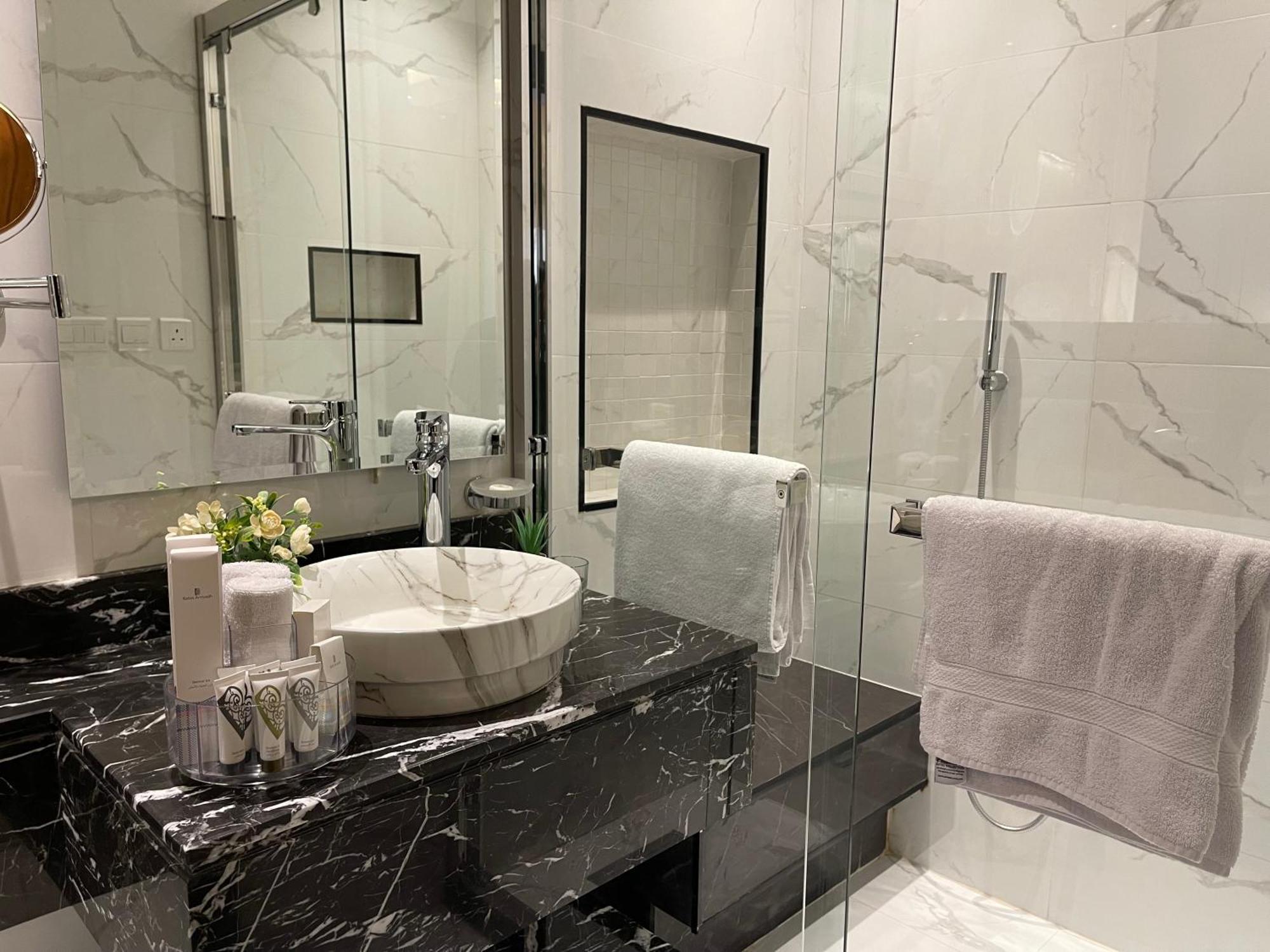 Private Oasis: Modern Self-check-in Apartment Riyadh