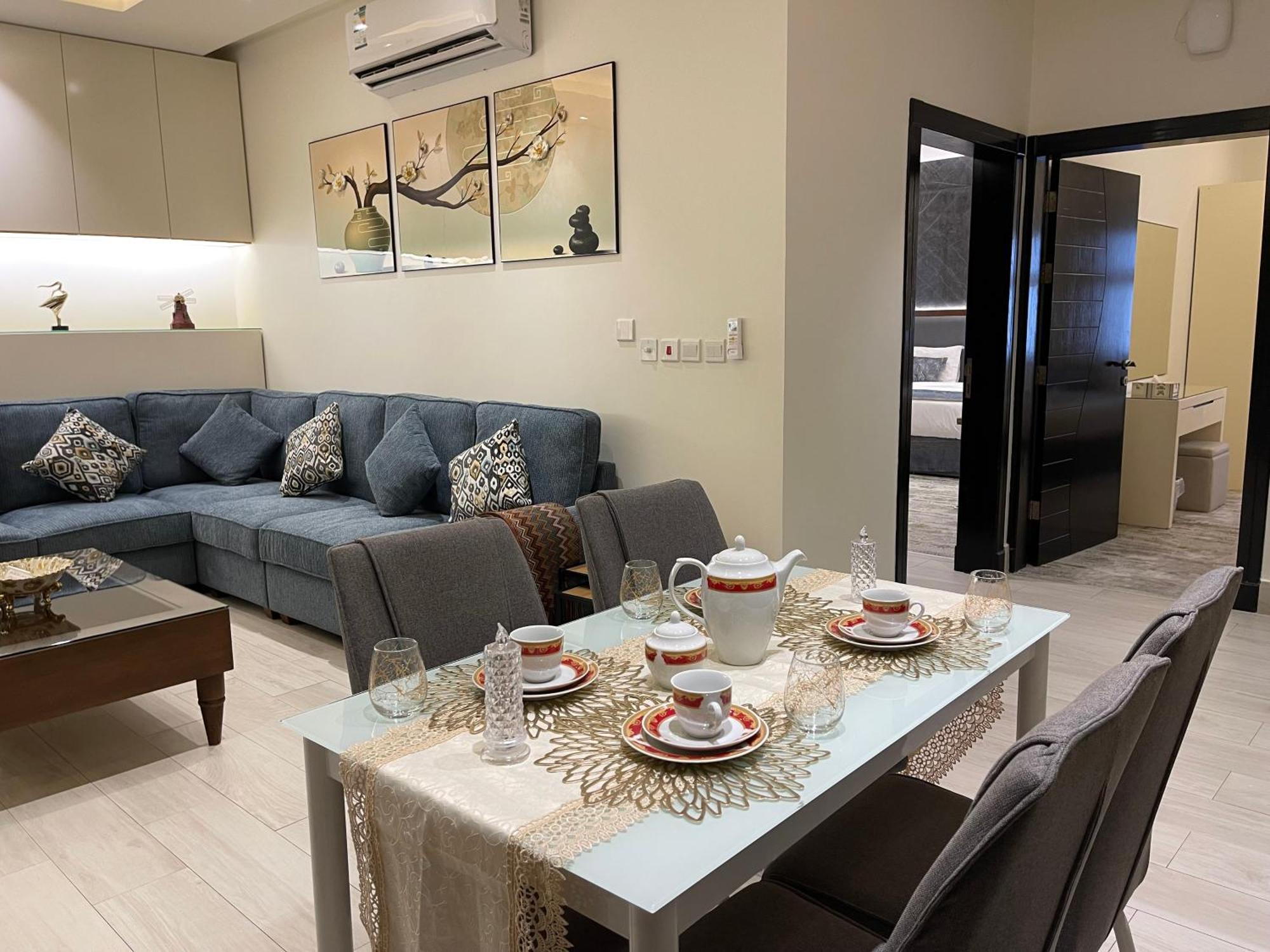 Private Oasis: Modern Self-check-in
