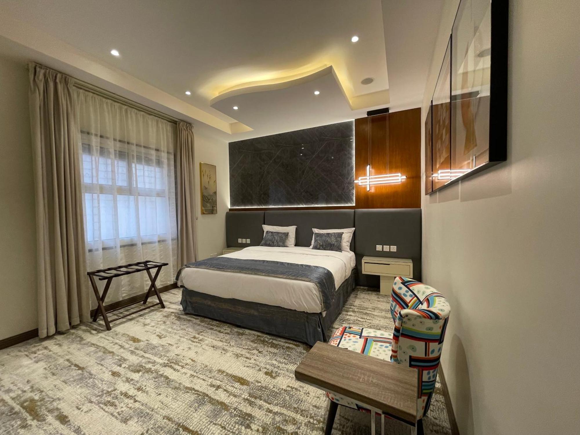 Private Oasis: Modern Self-check-in Apartment