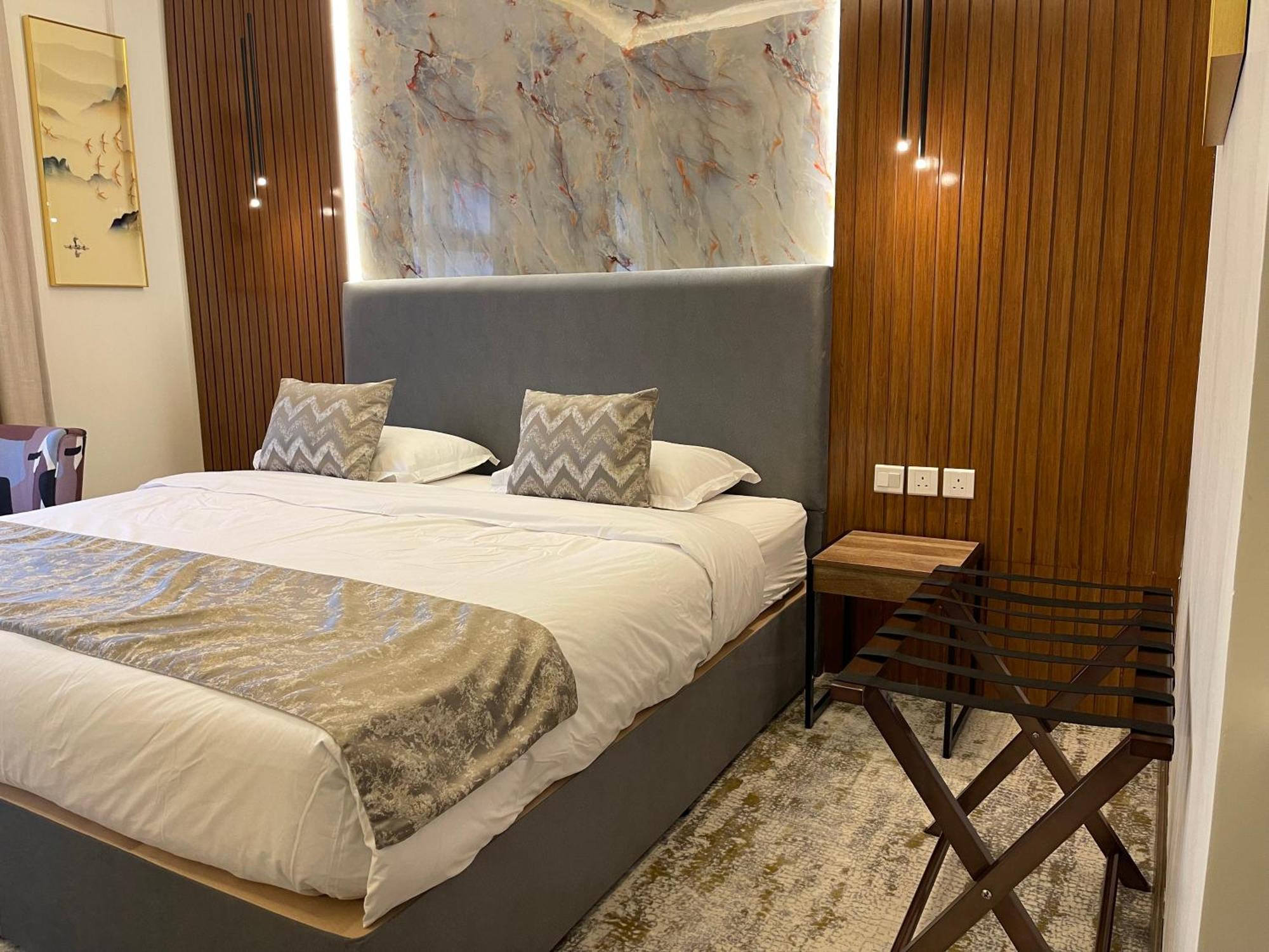 Private Oasis: Modern Self-check-in *
